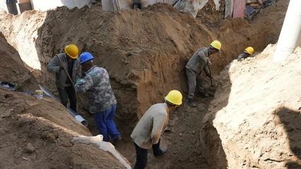 永靖县灾后水利重建工程步入尾声，建筑物拆除工作有序推进