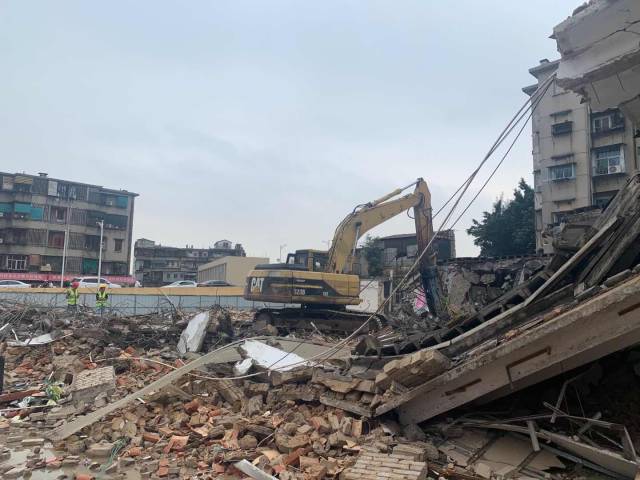 金砂西路西延工程征拆工作提速 汽车总站周边关键建筑群启动拆除