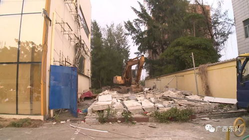 执法动真格 万尾金滩违章建筑被依法强制拆除
